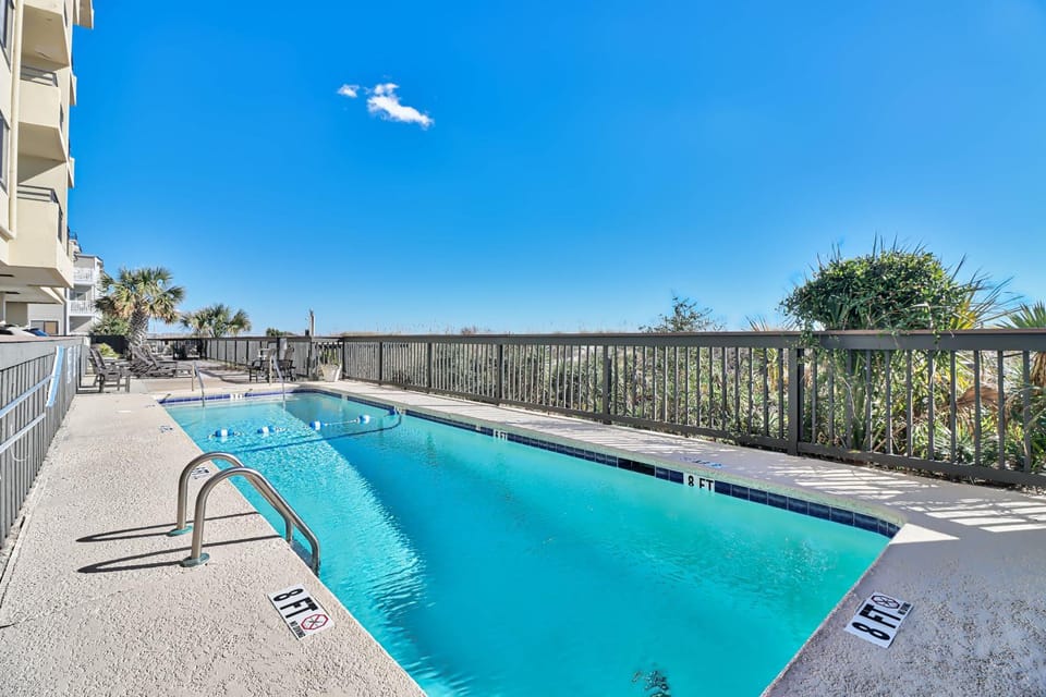 Pool view, Swimming pool, sunbed