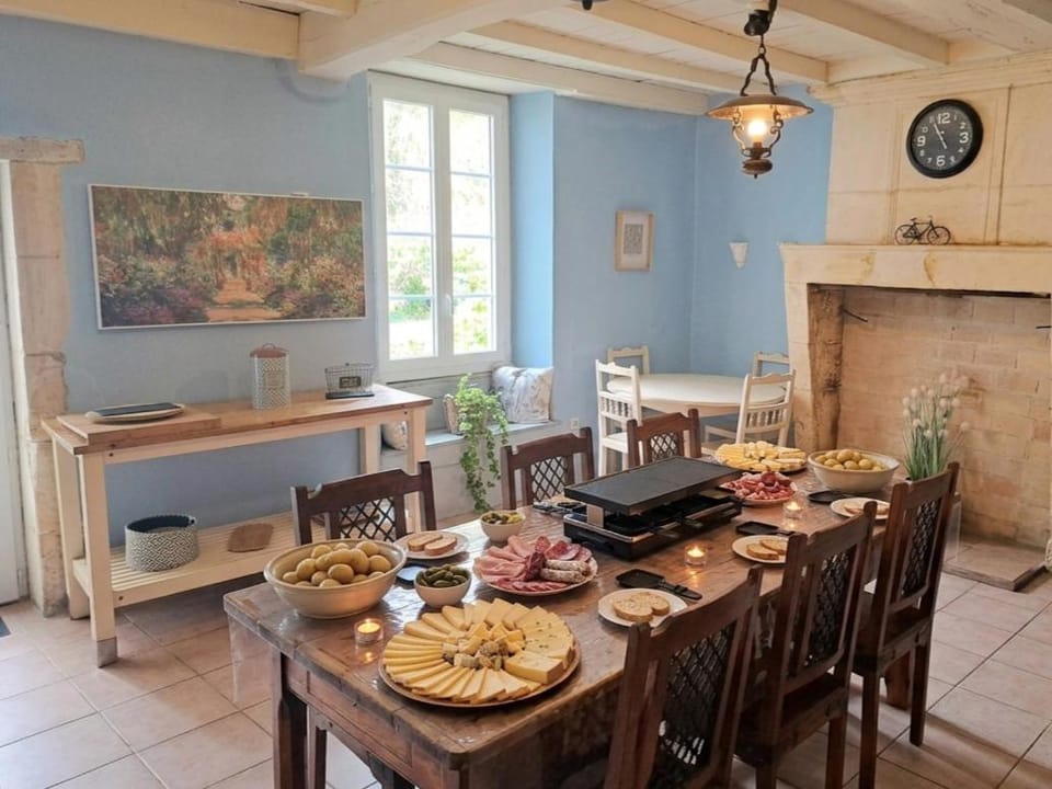 La Villa des Lettres, gîte spacieux pour 14 personnes House in Nouvelle-Aquitaine