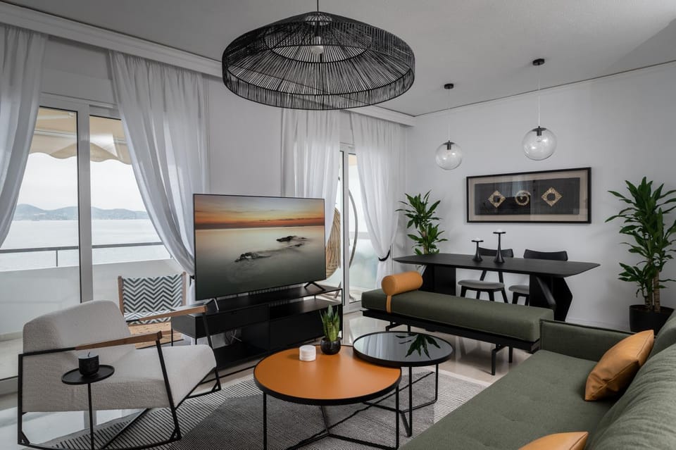 TV and multimedia, Living room, Seating area, Dining area