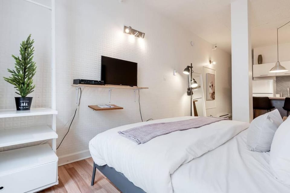 Bed, TV and multimedia