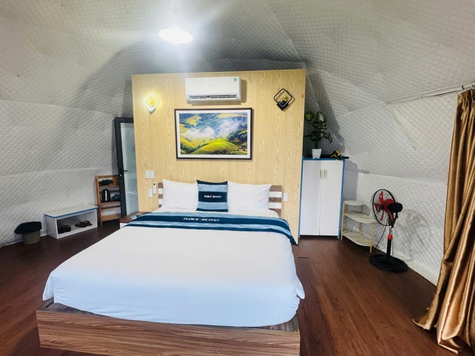 Bed, Photo of the whole room