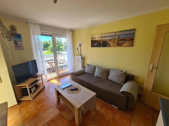 Communal lounge/ TV room, TV and multimedia, Living room, Seating area, Evening entertainment