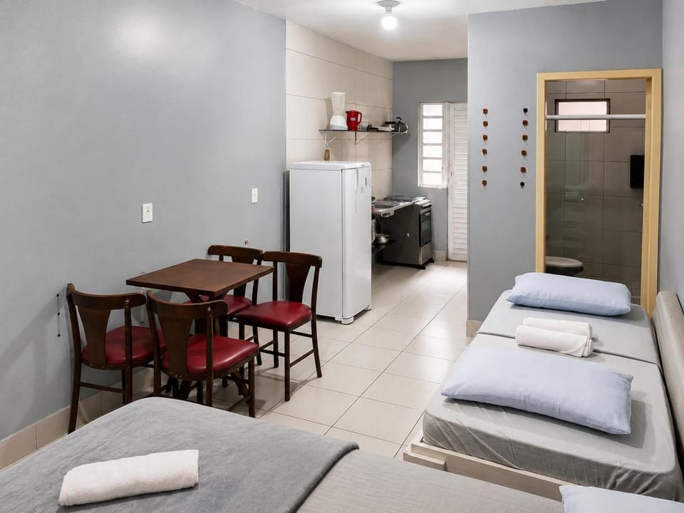 Estúdio Ótimo Preço na Meia Praia Completo, Ar, Wi-Fi, Cozinha e Vaga ZZZ Apartment in Porto Belo