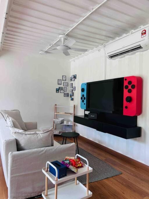 TV and multimedia, Living room, Seating area, Evening entertainment, fireplace, air conditioner