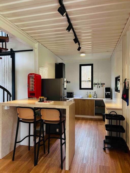Coffee/tea facilities, Kitchen or kitchenette, Dining area, minibar, oven, pet friendly, toaster