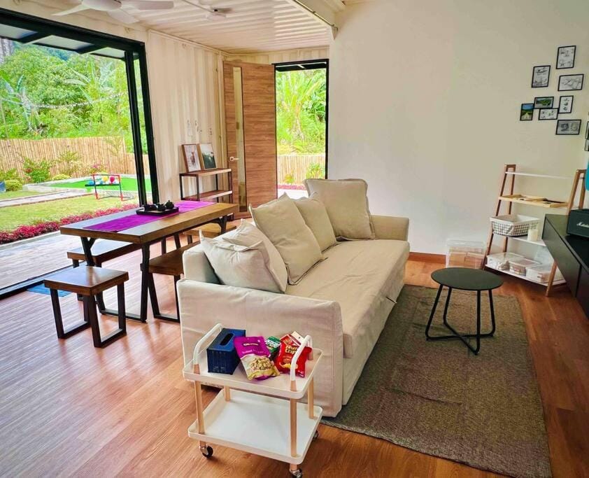 Living room, Seating area, Dining area