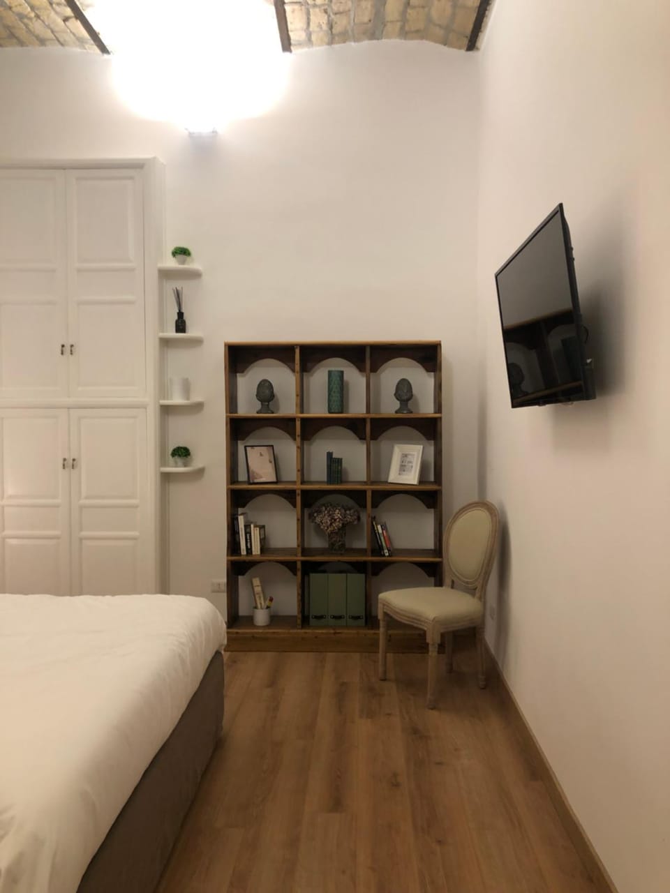 TV and multimedia, Photo of the whole room