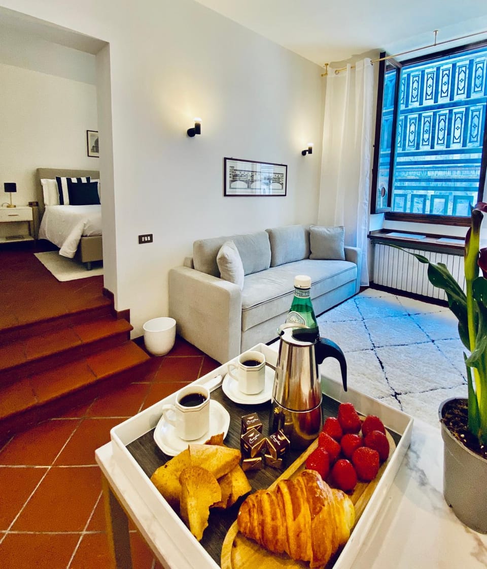 La Mandorla Iconic Duomo View Apartment in Florence