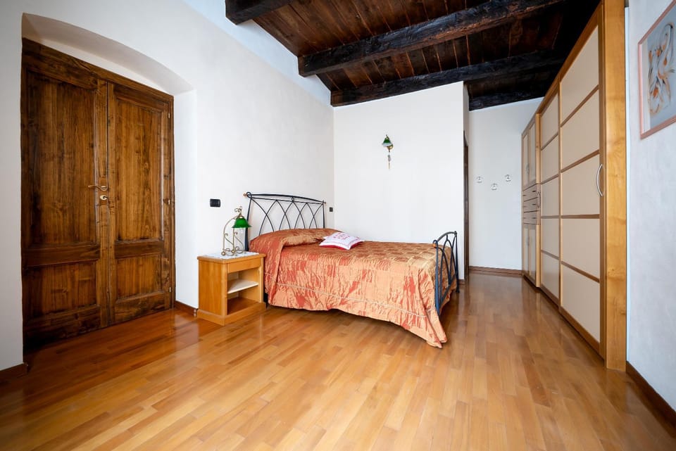 Bed, Bathroom, Photo of the whole room, Bedroom, wardrobe