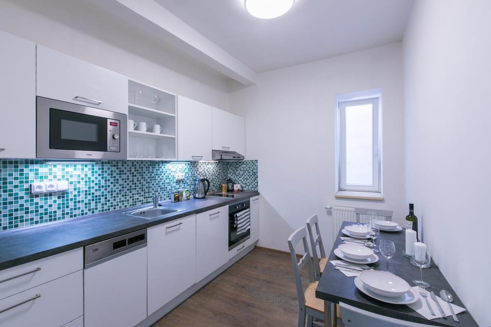Kitchen or kitchenette, Dining area, dishwasher