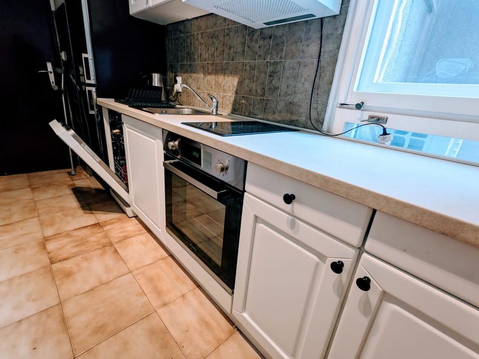 Kitchen or kitchenette, dishwasher, pet friendly, stove