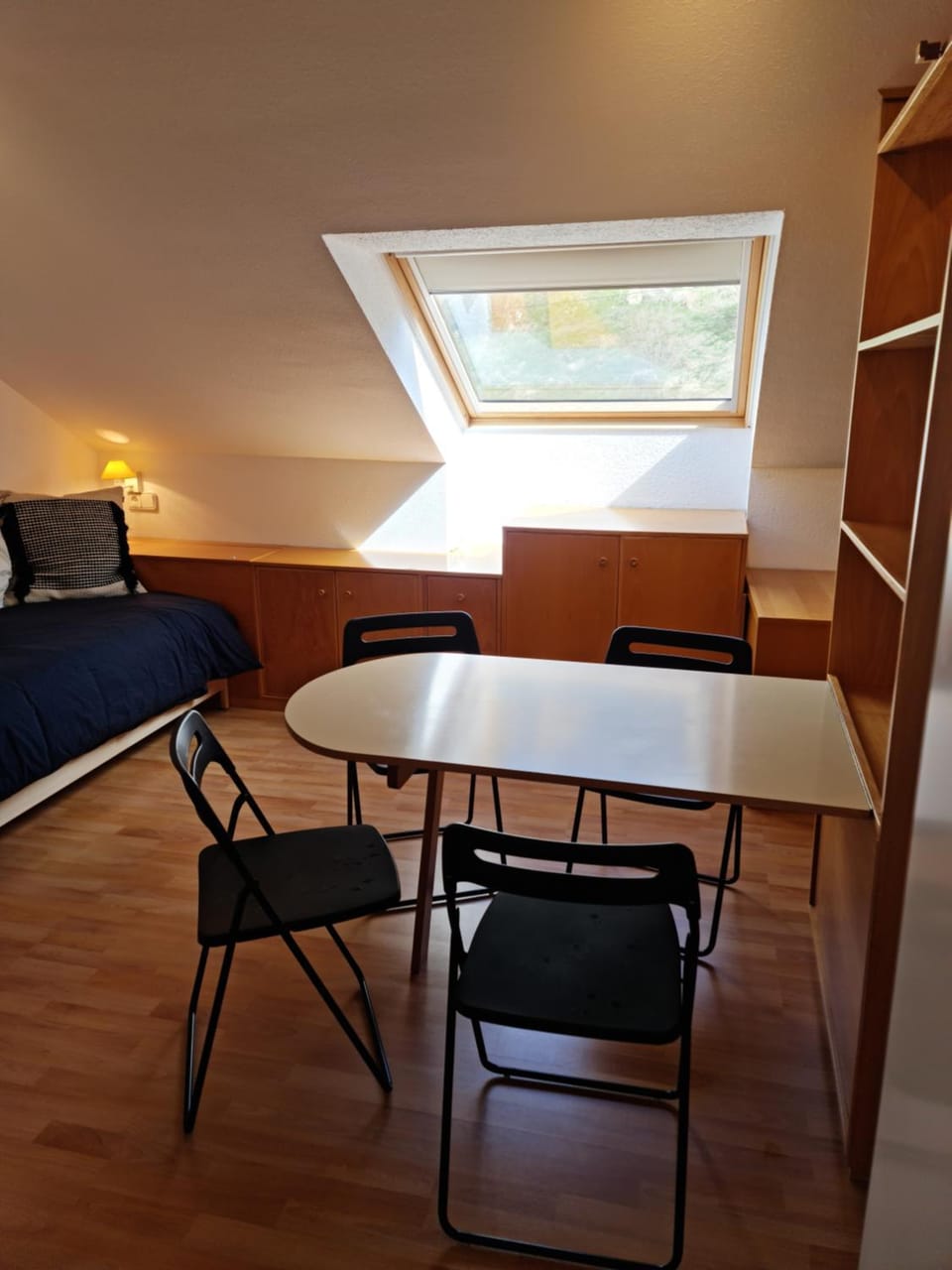 Photo of the whole room, Dining area