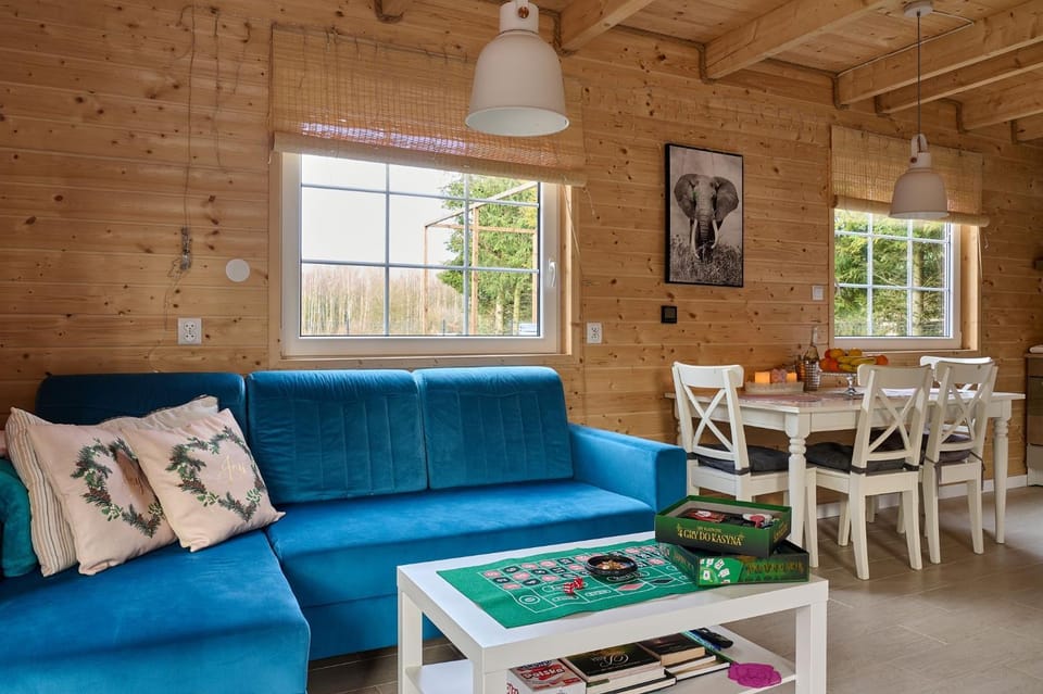 View (from property/room), Living room, Decorative detail, Seating area, Dining area