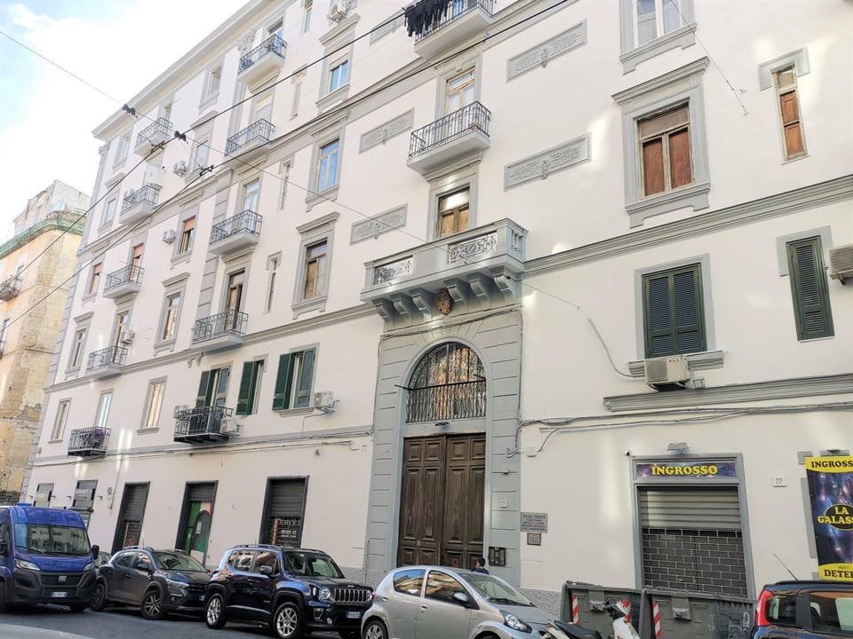 Property building, Day, Street view