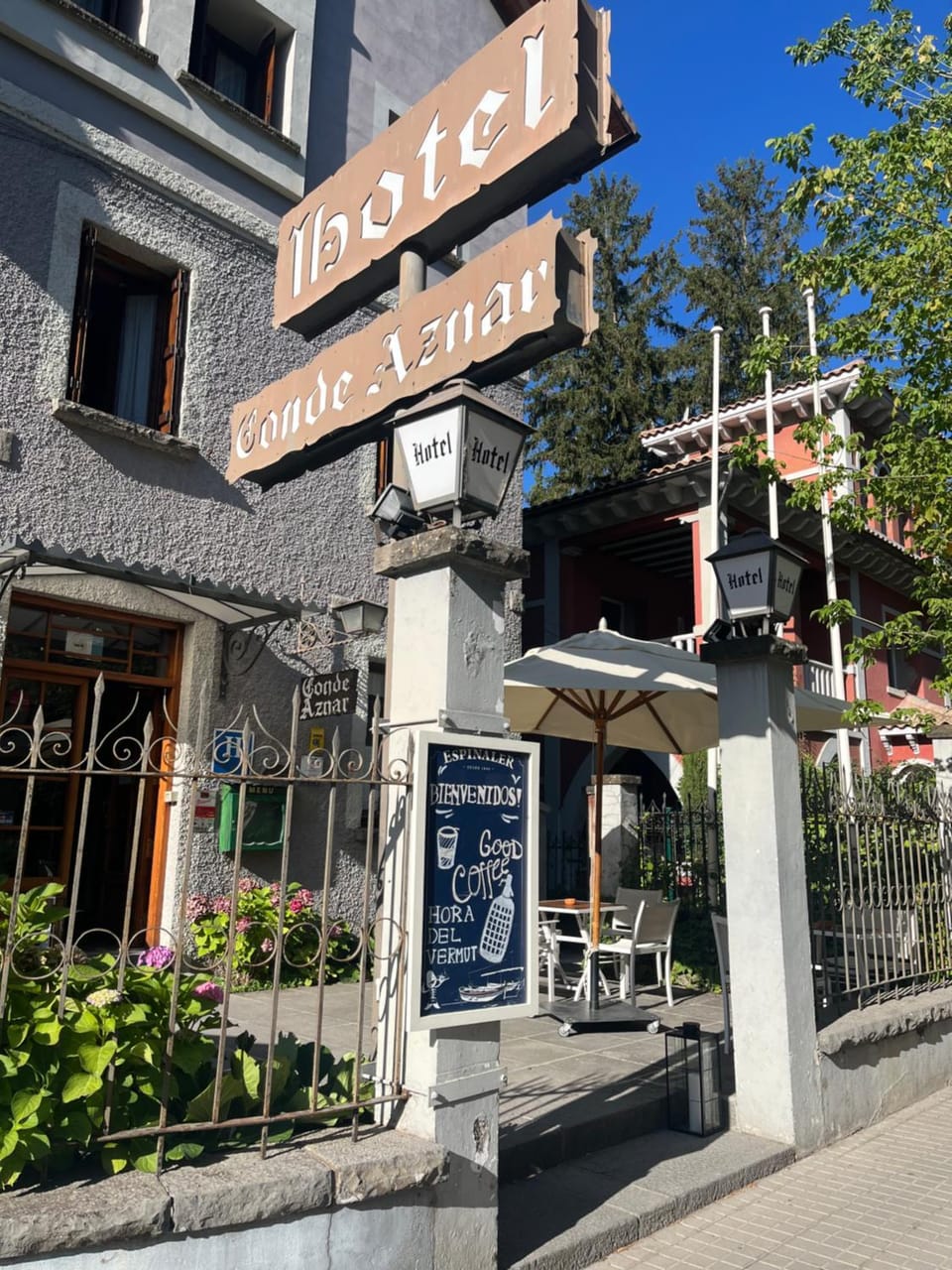 Facade/entrance