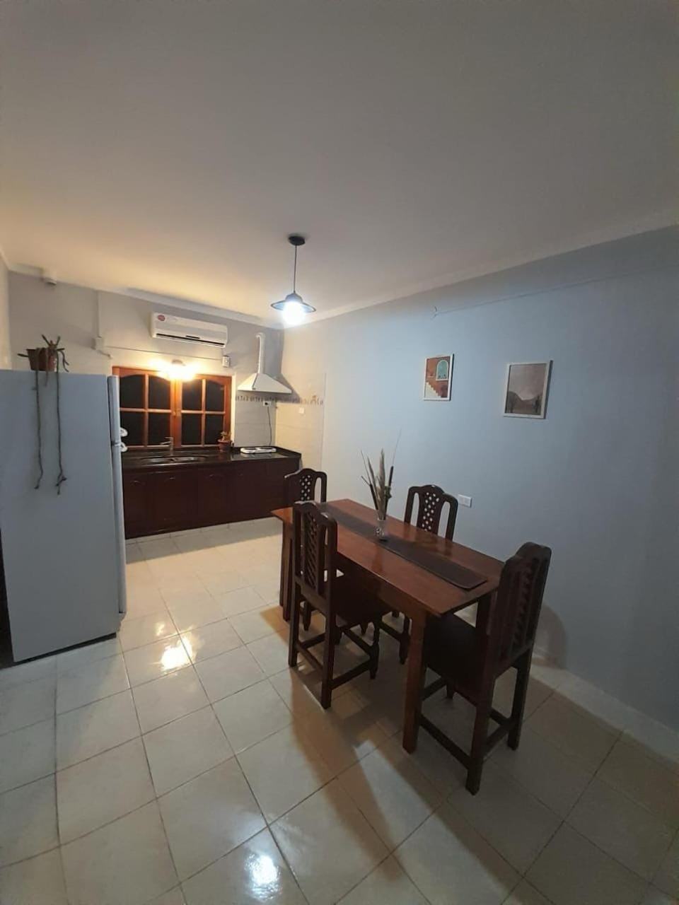 Kitchen or kitchenette, Dining area, oven