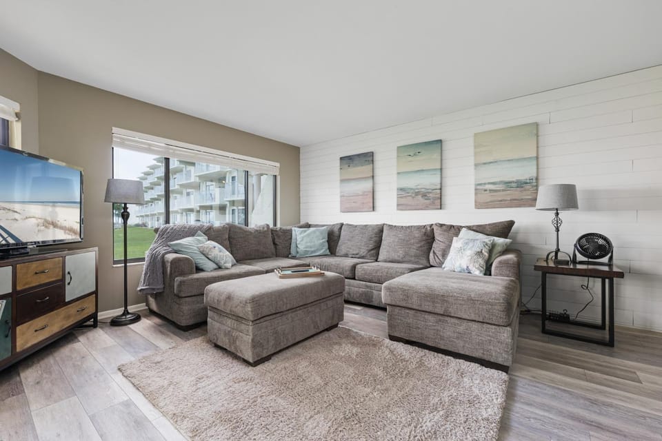 TV and multimedia, Living room, Seating area, furniture