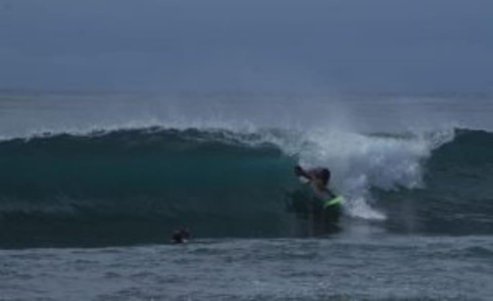 Surf Logde katiet short motorcycle only minute from our places Bintang wave,Lance wave,HTs wave,monkeyWave Vacation rental in West Sumatra, Indonesia