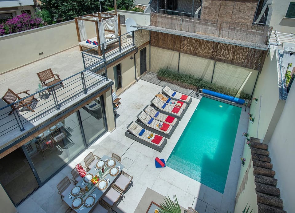Balcony/Terrace, Swimming pool, sunbed