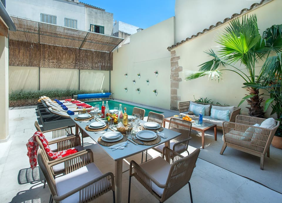 Balcony/Terrace, Dining area, Swimming pool, sunbed
