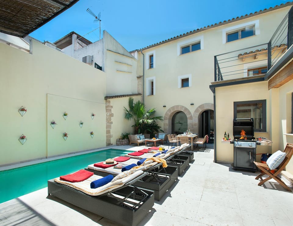 Pool view, Swimming pool, sunbed