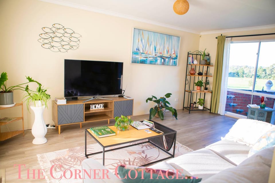 Corner Cottage House in Melbourne
