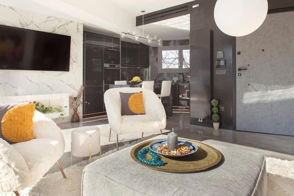 TV and multimedia, Kitchen or kitchenette, Living room, Seating area, Dining area, minibar