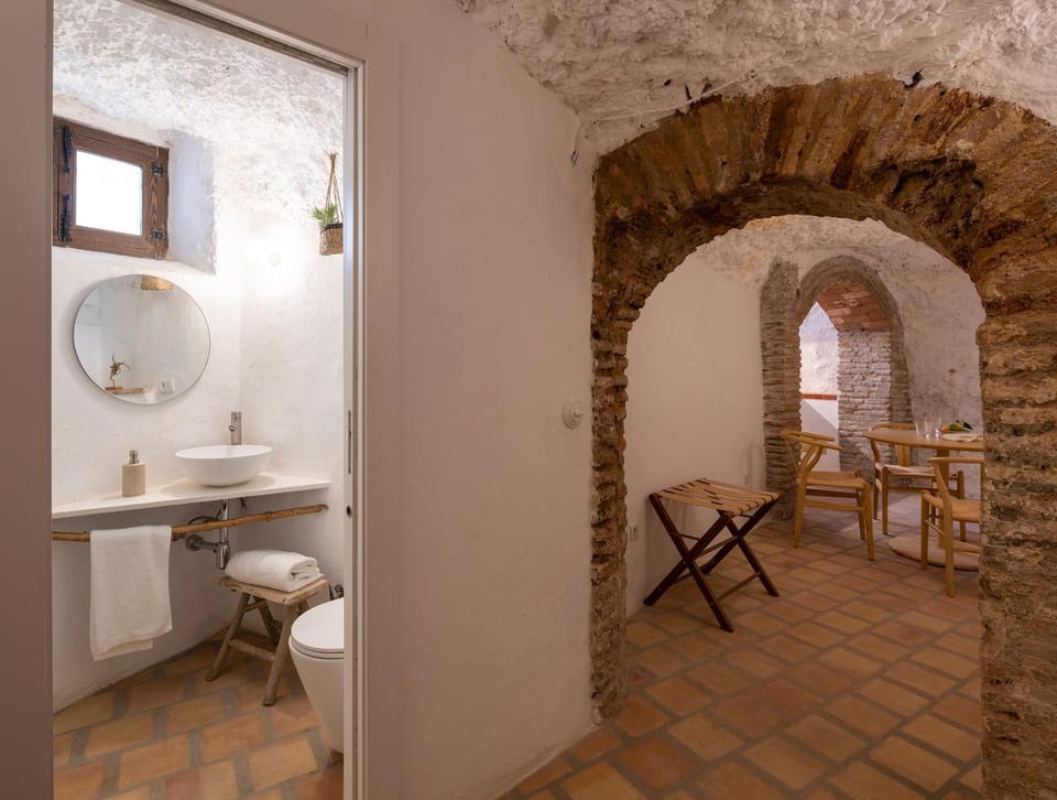 Bathroom, Dining area