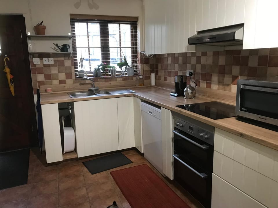 Kitchen or kitchenette, dishwasher, minibar, pet friendly, stove, toaster