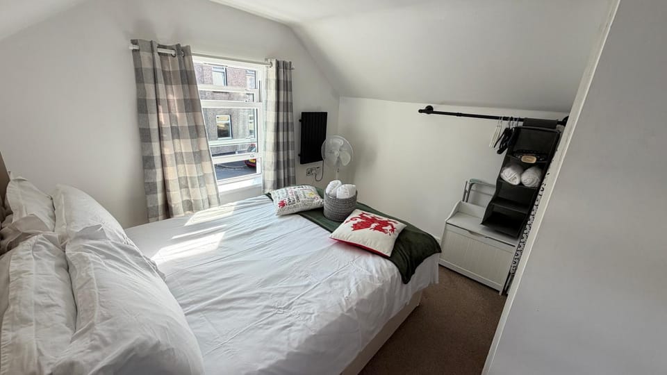 Cardiff Coach House with Hot Tub & Log Fire House in Cardiff