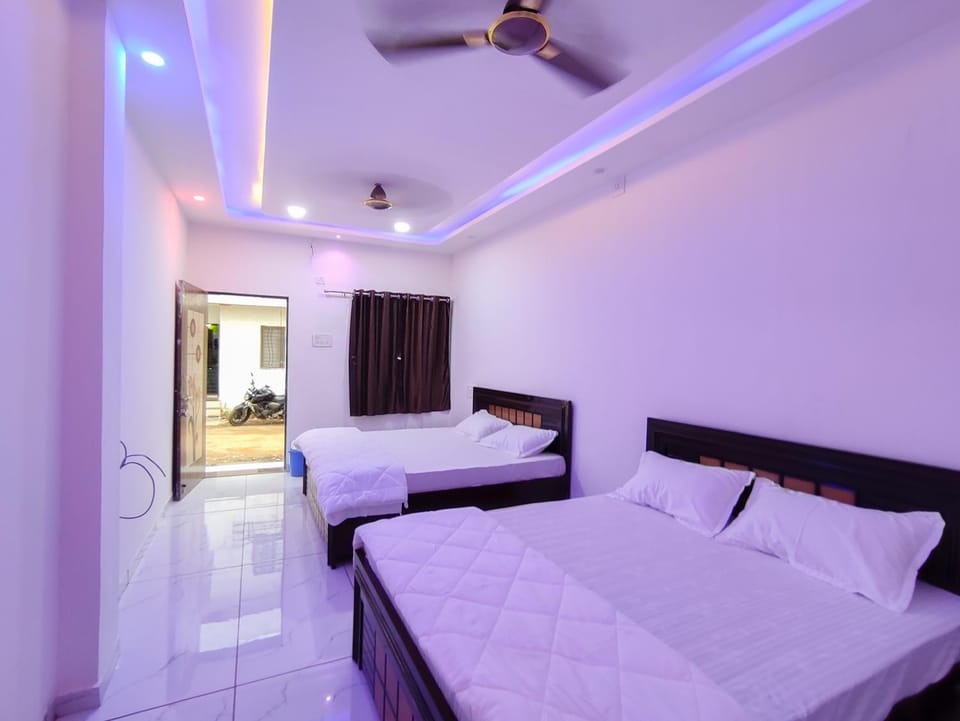 Bed, Photo of the whole room
