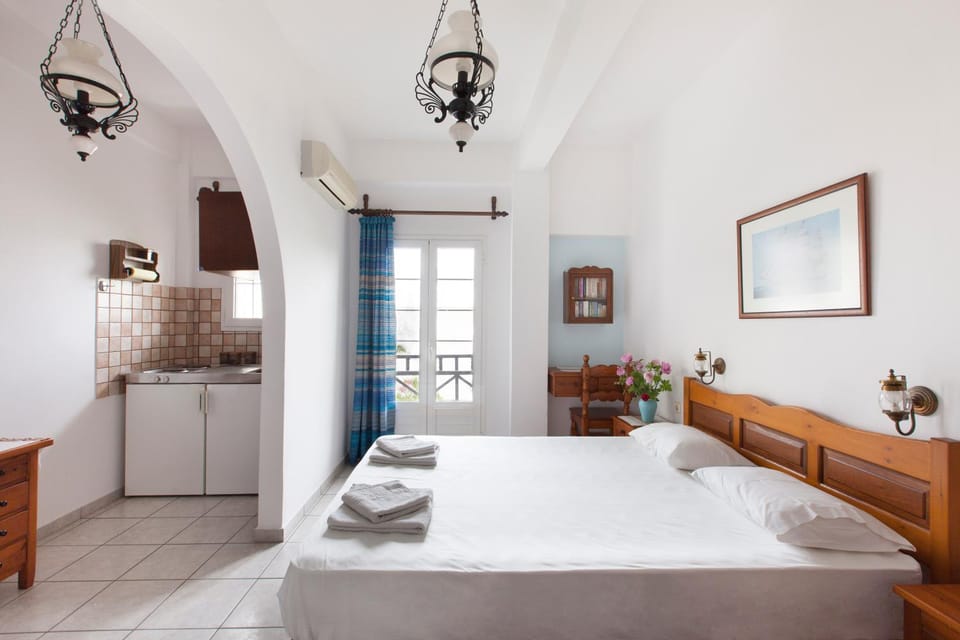 Kitchen or kitchenette, Bedroom