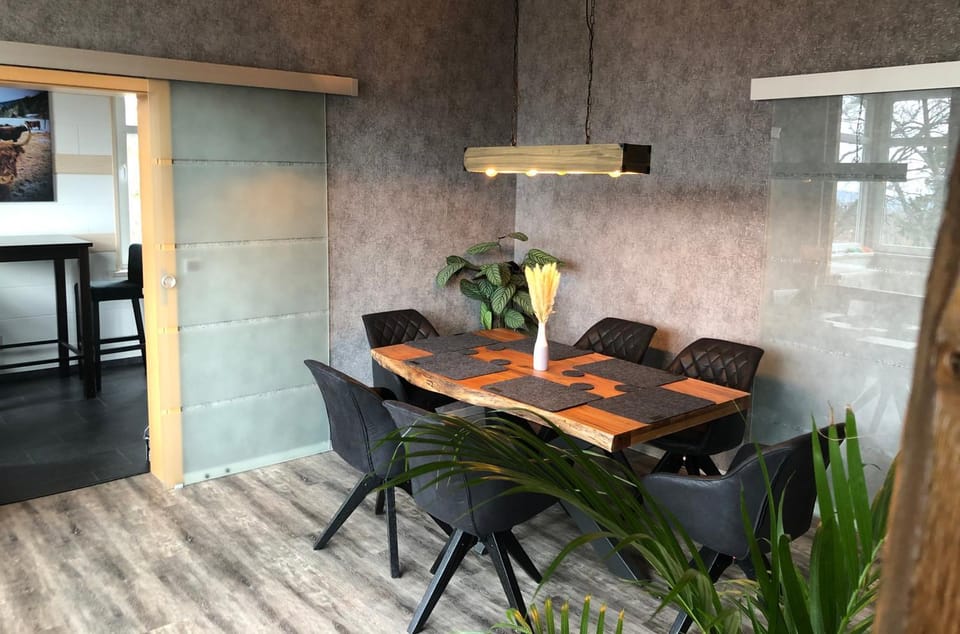 Seating area, Dining area