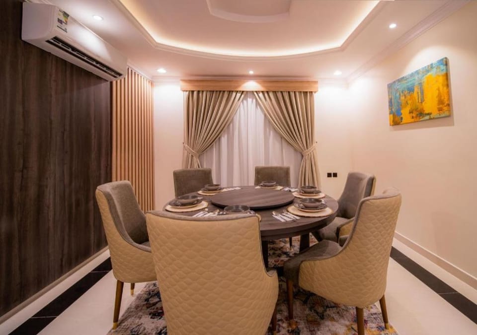 Living room, Seating area, Dining area