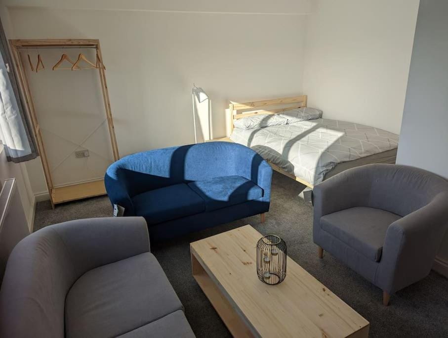 Bed, Living room, Seating area, Bedroom