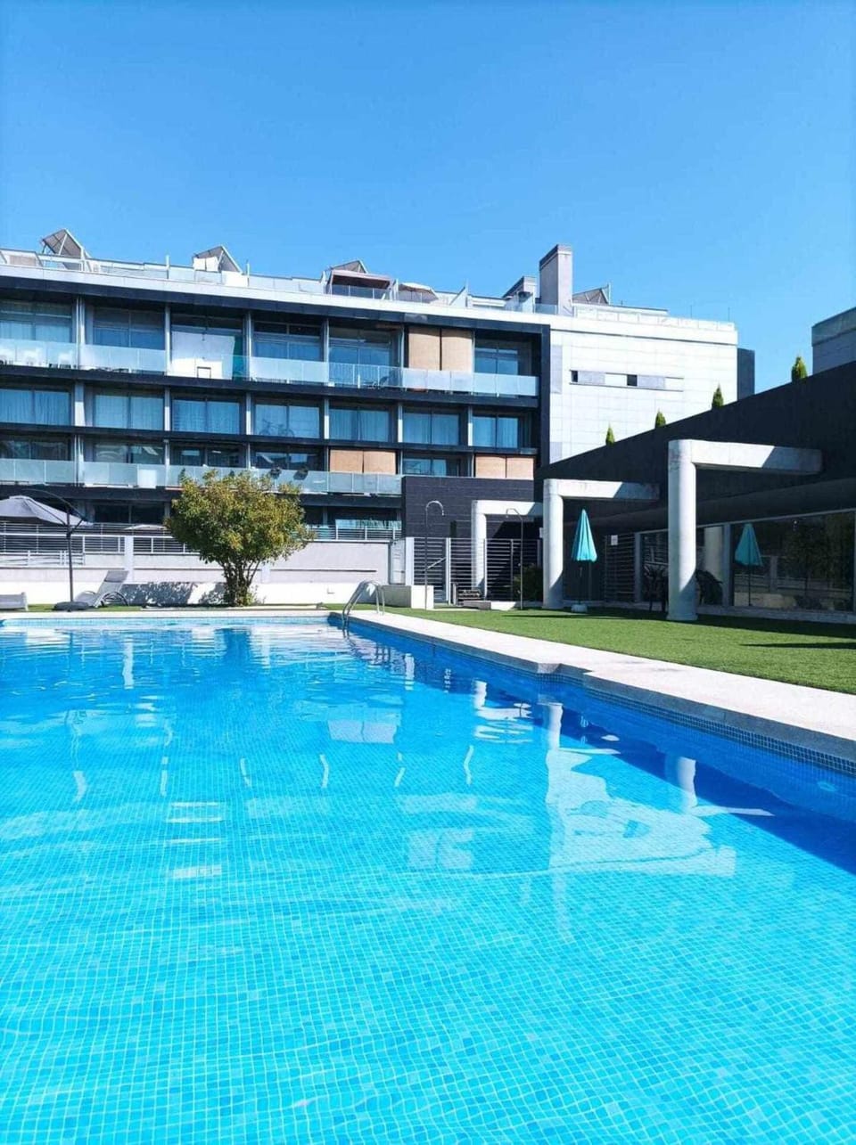 Espectacular apartamento con piscina y garaje. Apartment in Madrid