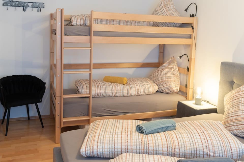 Bedroom, bunk bed