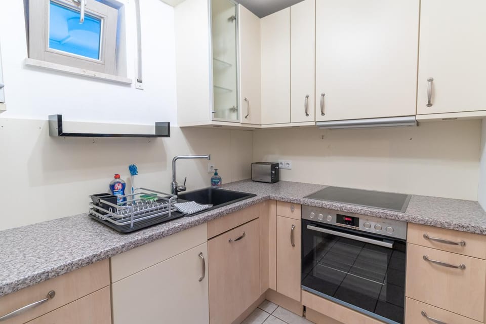 Kitchen or kitchenette, pet friendly, stove, toaster