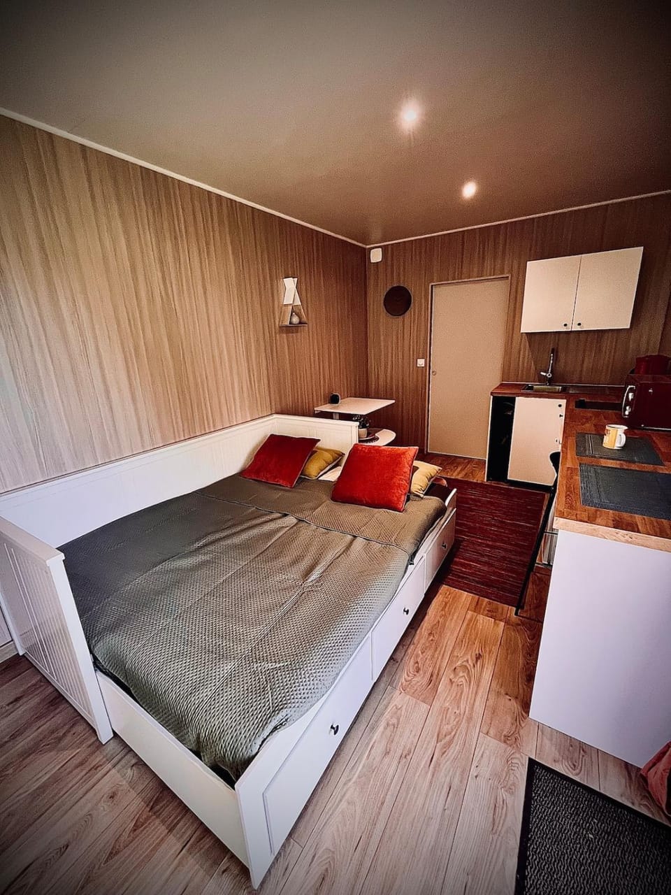 Photo of the whole room