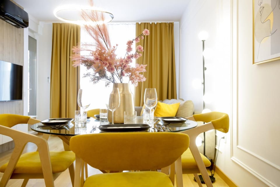 Living room, Decorative detail, Dining area