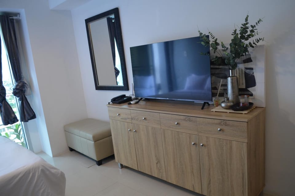 Communal lounge/ TV room, TV and multimedia