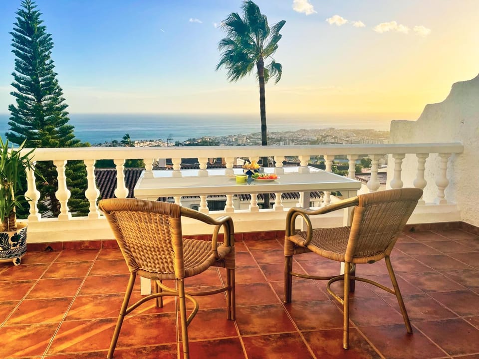 Patio, Day, Balcony/Terrace, Seating area, Dining area, Sea view
