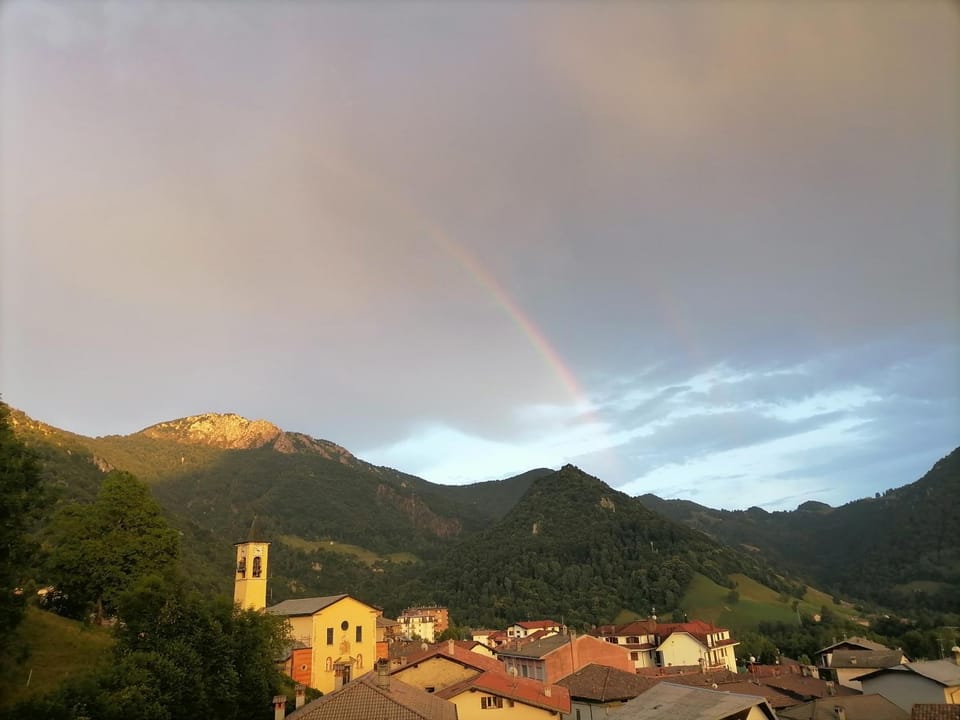 Nearby landmark, Natural landscape, Mountain view