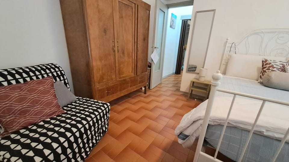 Photo of the whole room, wardrobe