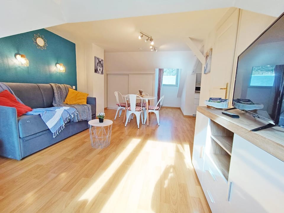 TV and multimedia, Living room, Dining area
