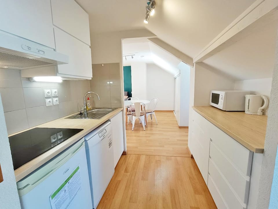 Coffee/tea facilities, Kitchen or kitchenette, Dining area, dishwasher, minibar, stove, toaster