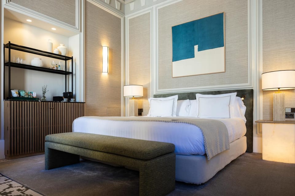 Bed, Living room, Bedroom