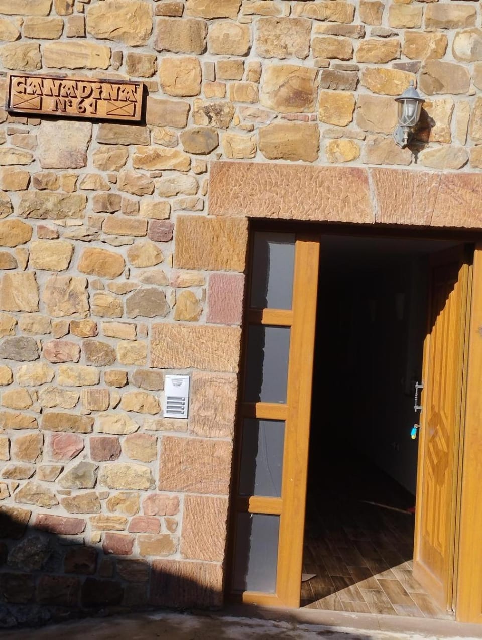 Facade/entrance