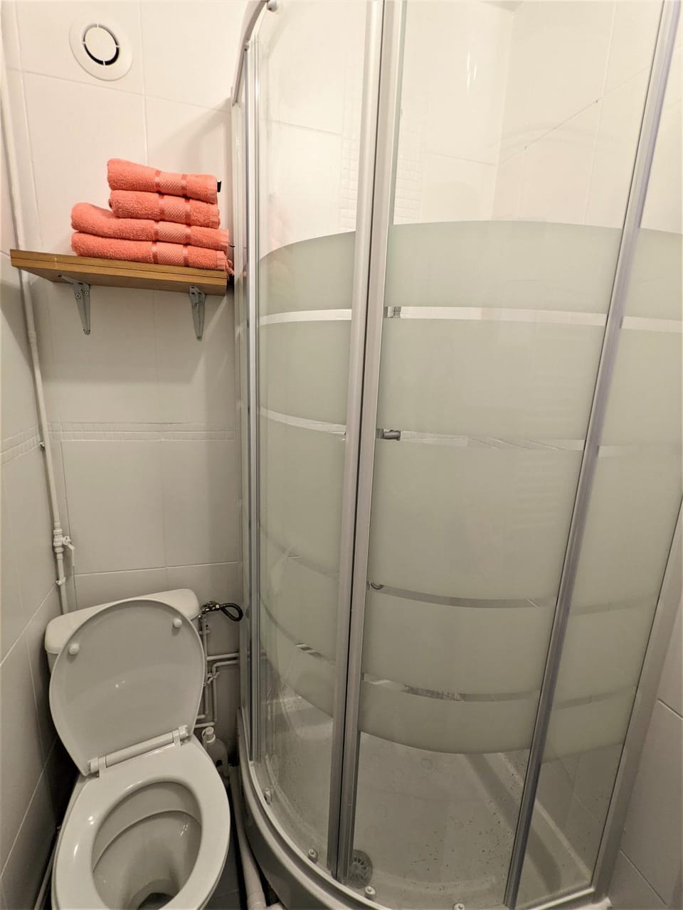 Shower, Toilet