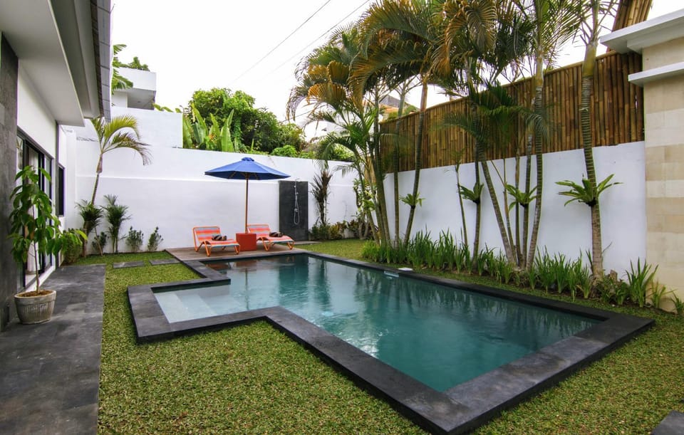 Property building, Patio, Garden, Seating area, Garden view, Pool view, Swimming pool, sunbed
